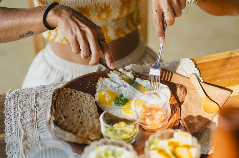 Breakfast before surfing