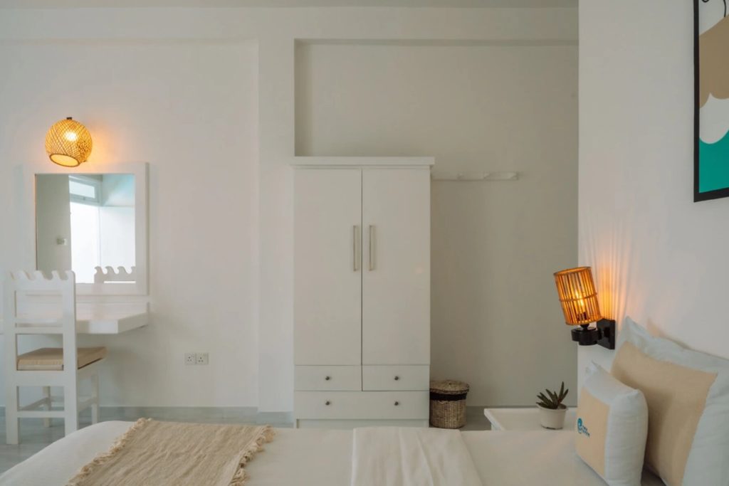 csm_surfhouse-sri-lanka-weligama-doppelzimmer-schrank_3901e6332a