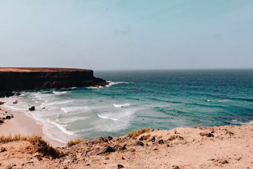 csm_wellenreiten-guiding-puresurfcamps-surf-wellen-surfschule-anfaenger-fortgeschritten-lesson-unterricht-kurs-intermediate-advanced-fuerteventura-canaries-kanaren-surflodge-7302_2ed1682b2d