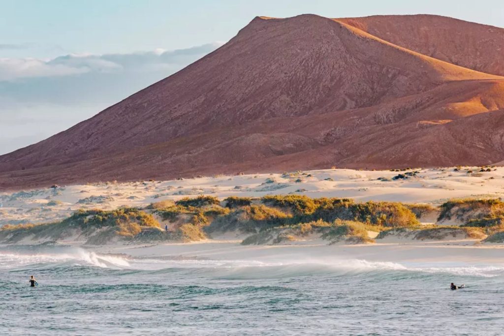 csm_wellenreiten-guiding-puresurfcamps-surf-wellen-surfschule-anfaenger-fortgeschritten-lesson-unterricht-kurs-intermediate-advanced-fuerteventura-canaries-kanaren-surflodge-9120_9482b32c63