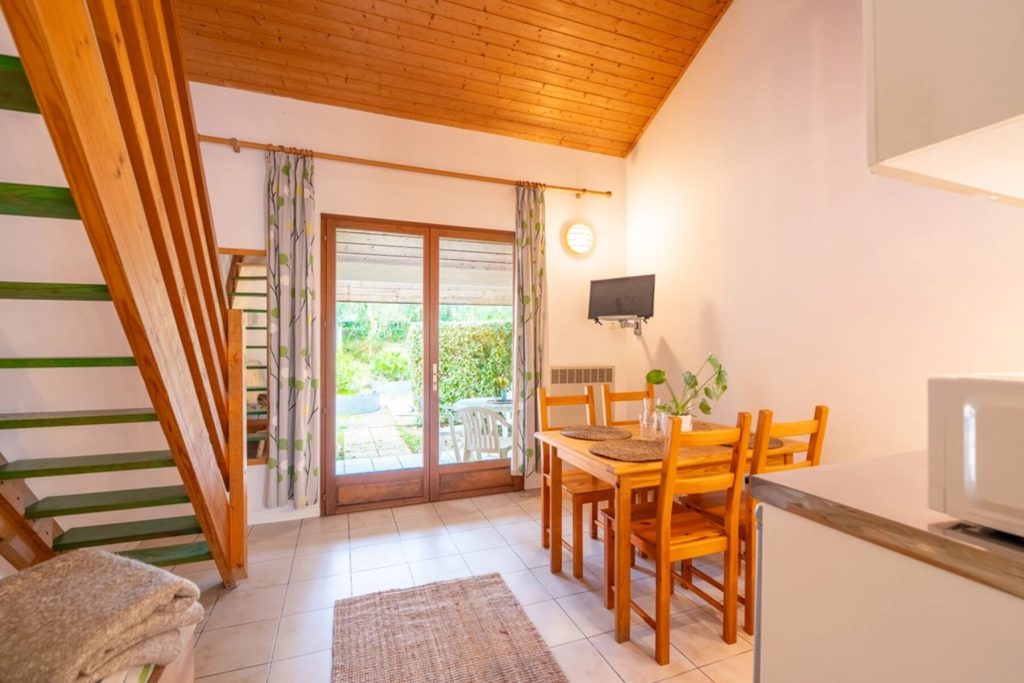 france-new-csm-surfcamps-soustons-plage-bungalow-blick-nach