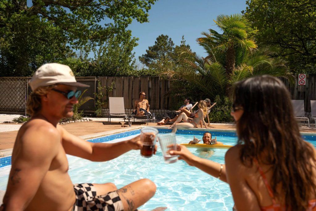 france-new-surfcamp-soustons-plage-frankreich-pool-shaka