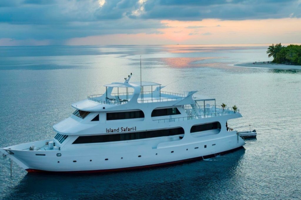 maldives-island-safari-maldives-surf-charter-2