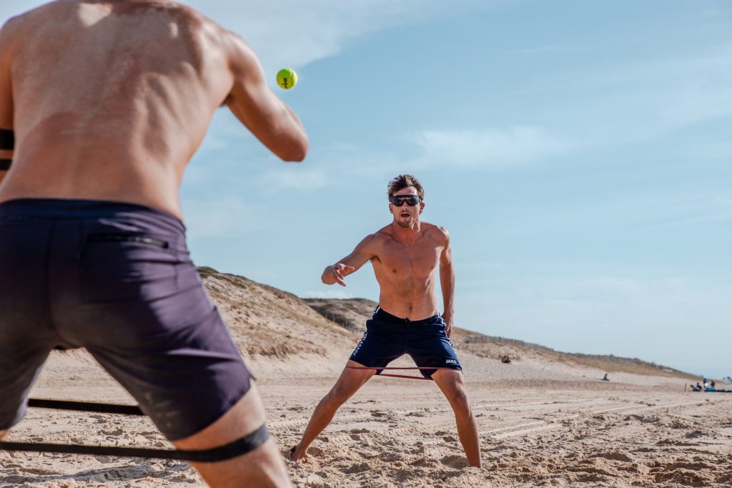 pure-surfcamp-training-crossfit-portugal-abs-beach