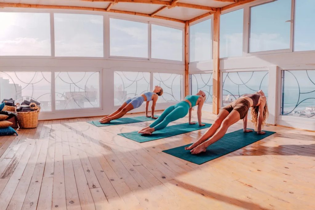 puresurfcamps-marokko-lifestyle-surf-house-gy-yoga-2-2165x754-crop-default-332-0-2165-755
