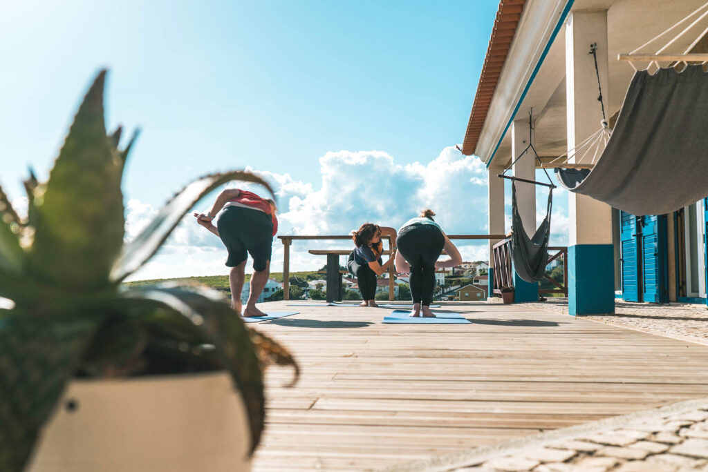 puresurfcamps-sunset-surflodge-ericeira-portugal-doppelzimmer-yoga-stunde