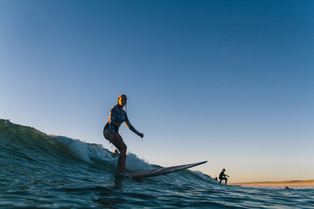 puresurfcamps-sunset-surflodge-ericeira-portugal-surfurlaub-surfergirl
