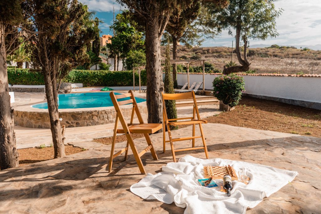 puresurfcamps-surfcamp-surflesson-surfing-howtosurf-teneriffa-north-alexzirke-bigwaves-villa-surfhouse-lodge-private-pool-goodvibes-00283