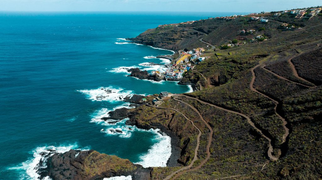 puresurfcamps-surfcamp-surflesson-surfing-howtosurf-teneriffa-north-alexzirke-bigwaves-villa-surfhouse-lodge-private-pool-goodvibes-0875
