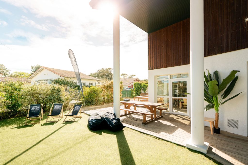 surfcamp-hostel-vieux-boucau-header-garten