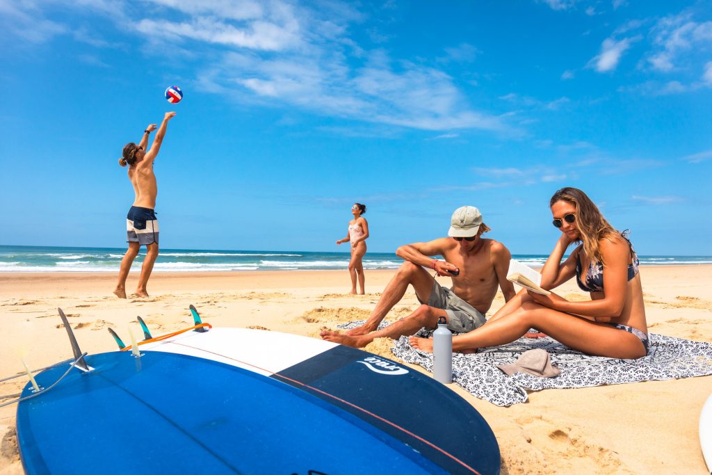 surfcamp-vieux-boucau-frankreich-beach-games-strand
