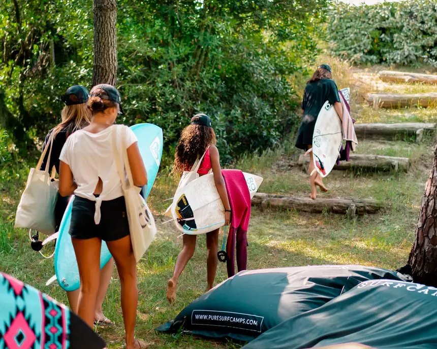 csm_puresurfcamps-surfcamp-seignosse-frankreich-haus-garten_aa05a91c1c-5x4