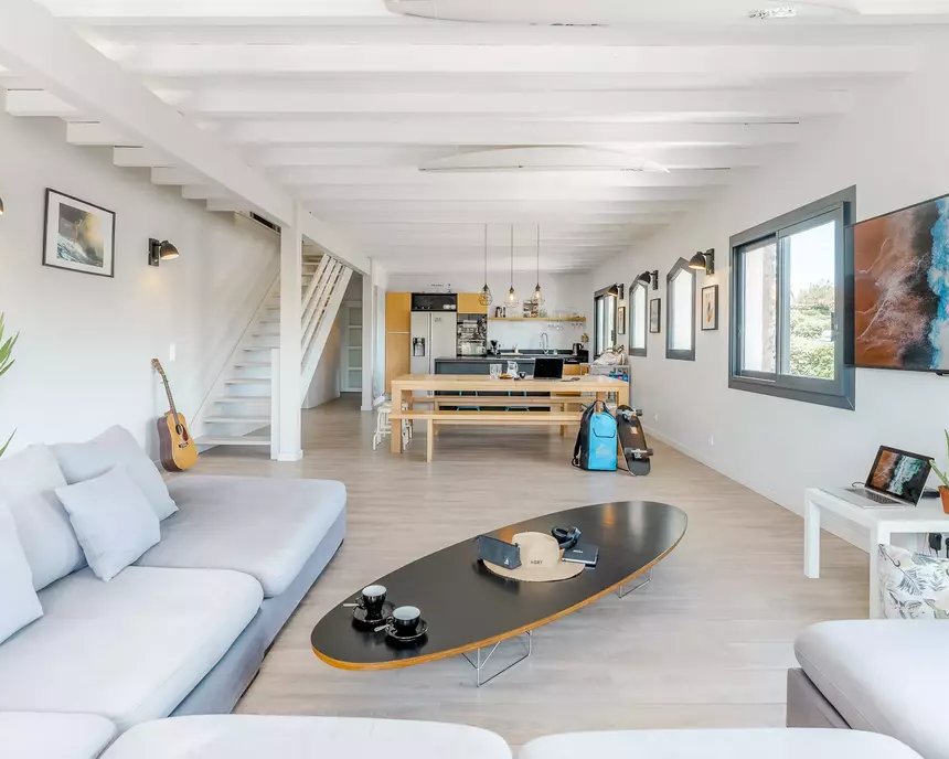 csm_puresurfcamps-surfcamp-seignosse-frankreich-living-room_47cd7f1d67-5x4