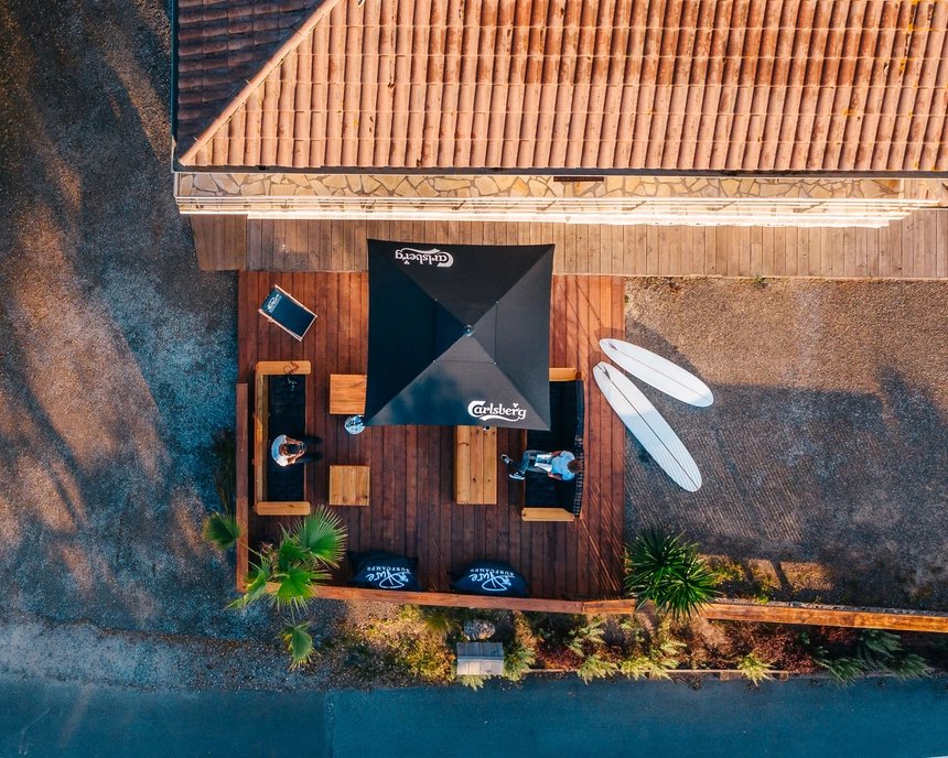 csm_surfcamp-seignosse-surf-cafe-terrasse-holzdeck_8ac2bc8903-5x4