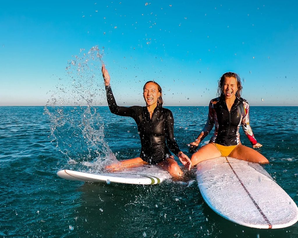 puresurfcamps-surfcamp-seignosse-frankreich-surf-lifestyle-2-3685-3000x1287-crop-default-0-578-3000-1289-5x4