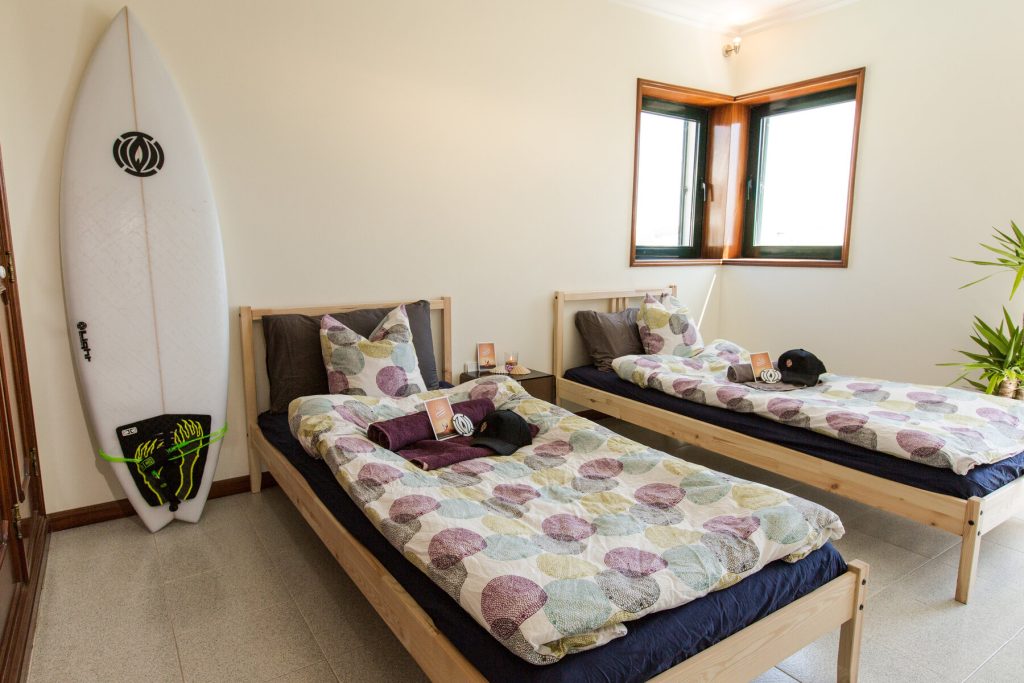 slide-surfcampdoubleroom2