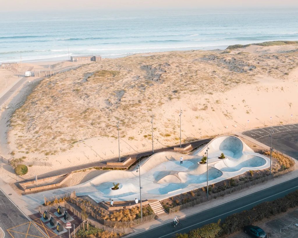surfcamp-seignosse-estagnots-strand-skatepark-bowl-2497x1188-crop-default-0-434-2497-1189-5x4