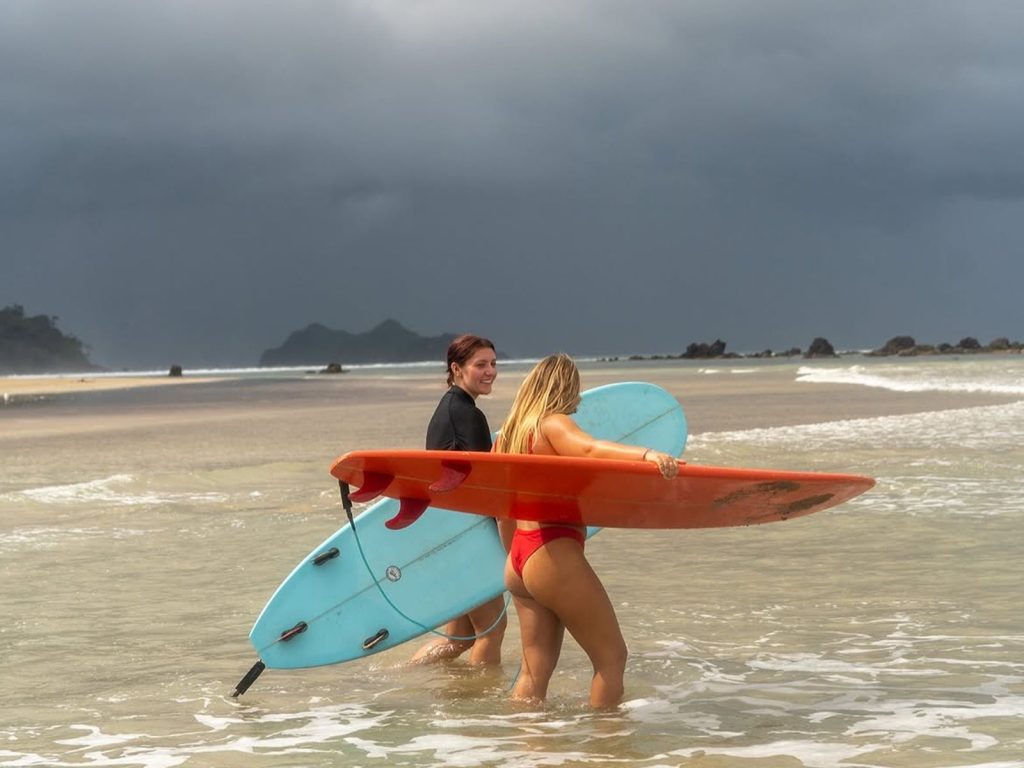 Mojo is more than just a surf camp 🌊It’s early mornings, new adventures and sunsets with your p