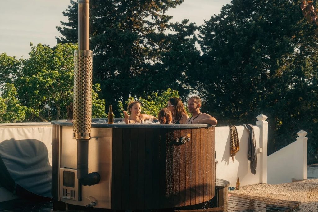 SurfMansion_HotTub