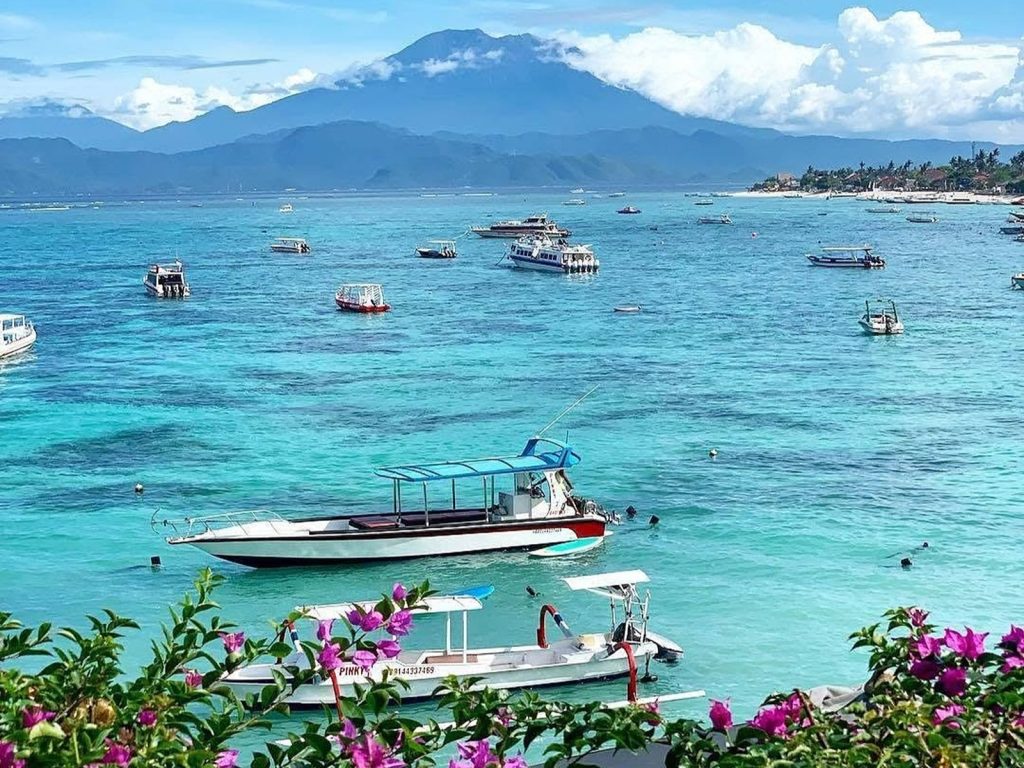 someone tell barry we’re livin@mojo.surf #surftrip #surfcamp #indonesia #nusalembongan (1)